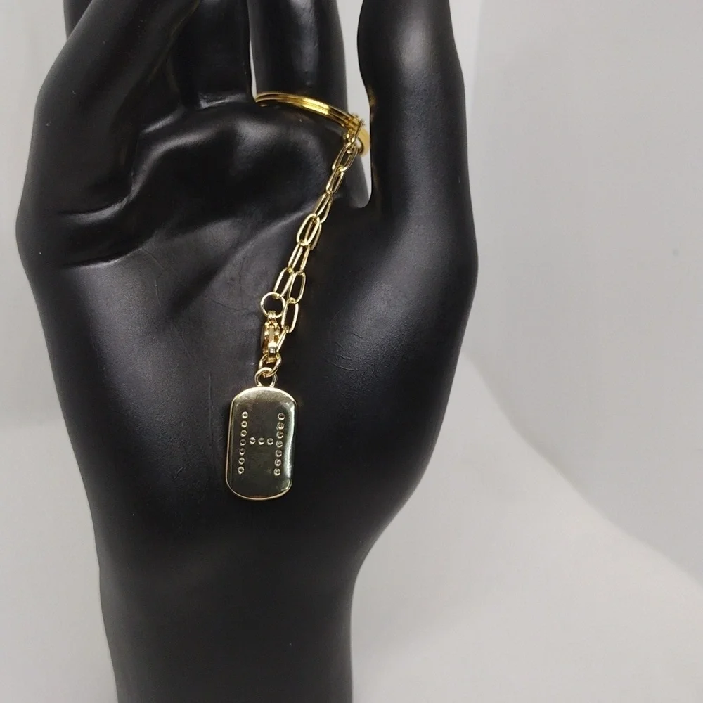 Elegant Gold Keychain with Stylish ‘H’ Pendant – Perfect Gift